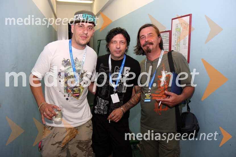 6 Pack Čukur, raper, Aleš Uranjek, glasbeni manager in bobnar skupine Šank Rock ter Vladimir Šega, soorganizator koncertaPiše se leto 2009