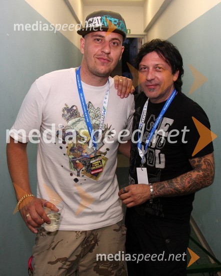 6 Pack Čukur, raper ter Aleš Uranjek, glasbeni manager in bobnar skupine Šank RockPiše se leto 2009