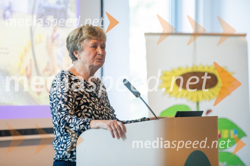 mag. Barbara Hanuš, pedagoginja, knjižničarka, učiteljica slovenščine ter avtorica knjig za otrokeStrokovno srečanje ravnateljic in ravnateljev vrtcev