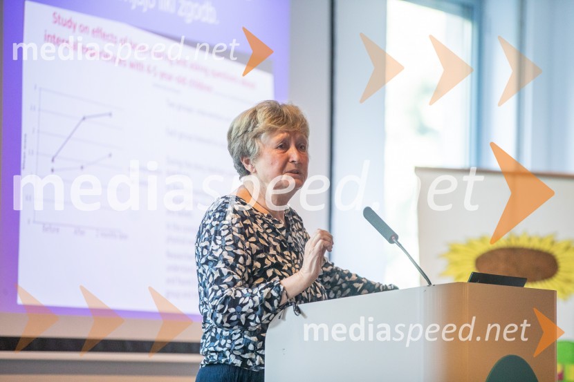 mag. Barbara Hanuš, pedagoginja, knjižničarka, učiteljica slovenščine ter avtorica knjig za otrokeStrokovno srečanje ravnateljic in ravnateljev vrtcev