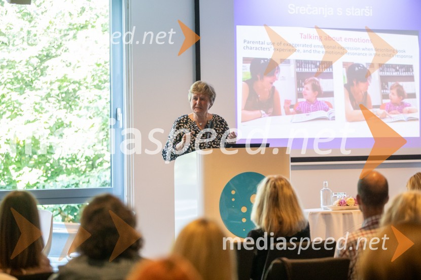 mag. Barbara Hanuš, pedagoginja, knjižničarka, učiteljica slovenščine ter avtorica knjig za otrokeStrokovno srečanje ravnateljic in ravnateljev vrtcev