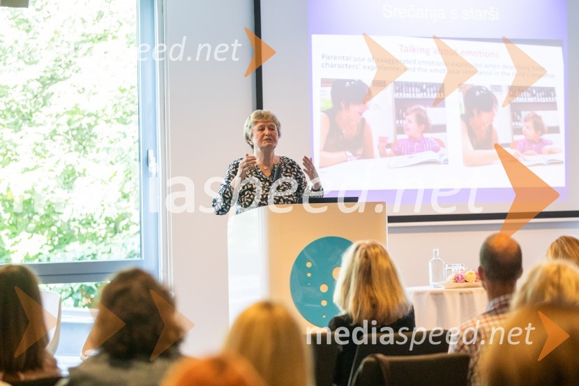 mag. Barbara Hanuš, pedagoginja, knjižničarka, učiteljica slovenščine ter avtorica knjig za otrokeStrokovno srečanje ravnateljic in ravnateljev vrtcev