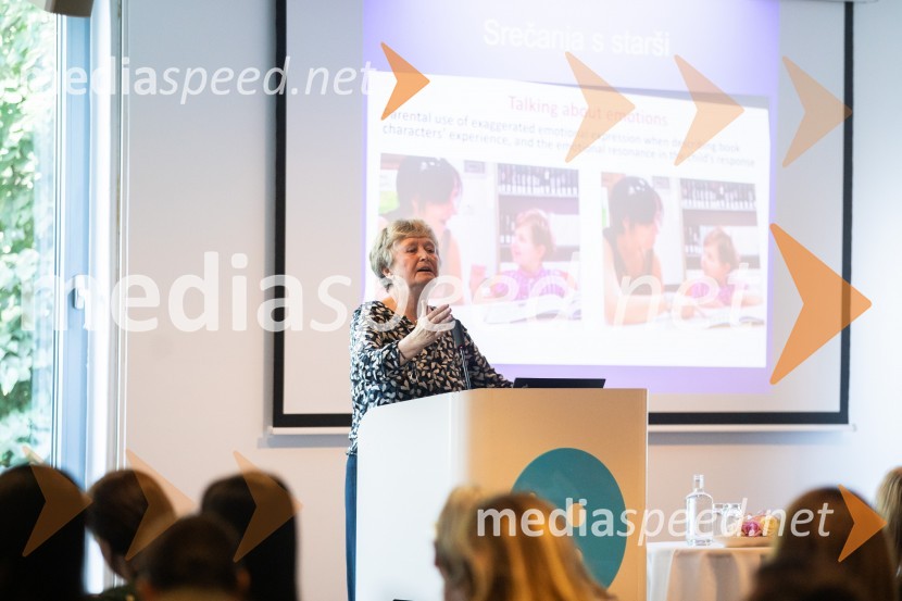 mag. Barbara Hanuš, pedagoginja, knjižničarka, učiteljica slovenščine ter avtorica knjig za otrokeStrokovno srečanje ravnateljic in ravnateljev vrtcev