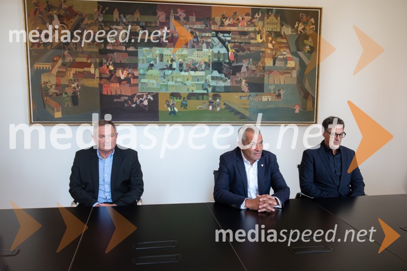  Matjaž Kek, selektor slovenske nogometne reprezentance;  Aleksander Saša Arsenovič, župan, Mestna občina Maribor;  izr. prof. dr.  Matjaž Vogrin, dr. med. specialist ortopedske kirurgije, strokovni direktor UKC Maribor, Predstojnik katedre za ortopedijo na Medicinski fakulteti Univerze v Mariboru, Vodja medicinske službe NK MariborPodelitev Mestnega pečata Maribora Matjažu Keku in prof. dr. Matjažu Vogrinu