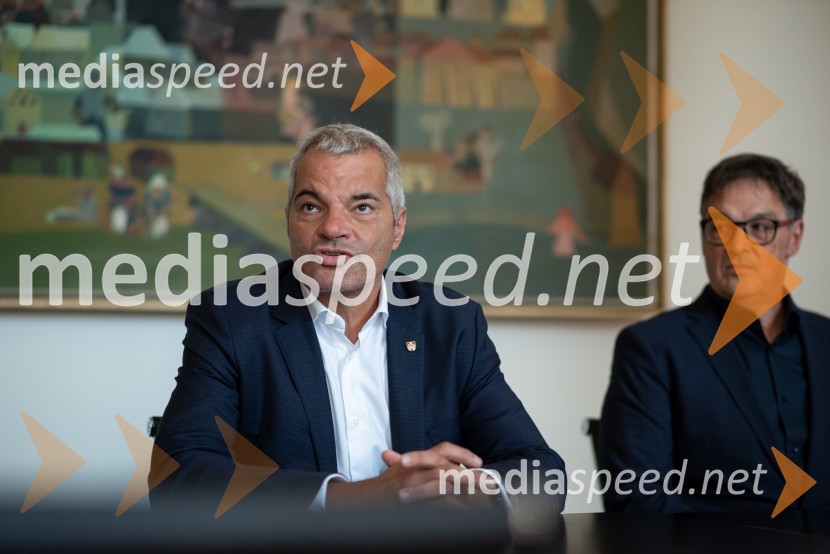  Aleksander Saša Arsenovič, župan, Mestna občina Maribor;  izr. prof. dr.  Matjaž Vogrin, dr. med. specialist ortopedske kirurgije, strokovni direktor UKC Maribor, Predstojnik katedre za ortopedijo na Medicinski fakulteti Univerze v Mariboru, Vodja medicinske službe NK MariborPodelitev Mestnega pečata Maribora Matjažu Keku in prof. dr. Matjažu Vogrinu