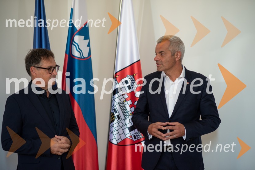  izr. prof. dr.  Matjaž Vogrin, dr. med. specialist ortopedske kirurgije, strokovni direktor UKC Maribor, Predstojnik katedre za ortopedijo na Medicinski fakulteti Univerze v Mariboru, Vodja medicinske službe NK Maribor;  Aleksander Saša Arsenovič, župan, Mestna občina MariborPodelitev Mestnega pečata Maribora Matjažu Keku in prof. dr. Matjažu Vogrinu