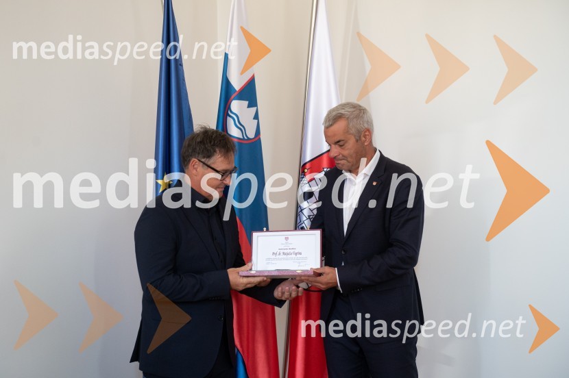  izr. prof. dr.  Matjaž Vogrin, dr. med. specialist ortopedske kirurgije, strokovni direktor UKC Maribor, Predstojnik katedre za ortopedijo na Medicinski fakulteti Univerze v Mariboru, Vodja medicinske službe NK Maribor;  Aleksander Saša Arsenovič, župan, Mestna občina MariborPodelitev Mestnega pečata Maribora Matjažu Keku in prof. dr. Matjažu Vogrinu