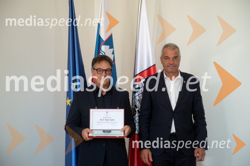  izr. prof. dr.  Matjaž Vogrin, dr. med. specialist ortopedske kirurgije, strokovni direktor UKC Maribor, Predstojnik katedre za ortopedijo na Medicinski fakulteti Univerze v Mariboru, Vodja medicinske službe NK Maribor;  Aleksander Saša Arsenovič, župan, Mestna občina MariborPodelitev Mestnega pečata Maribora Matjažu Keku in prof. dr. Matjažu Vogrinu