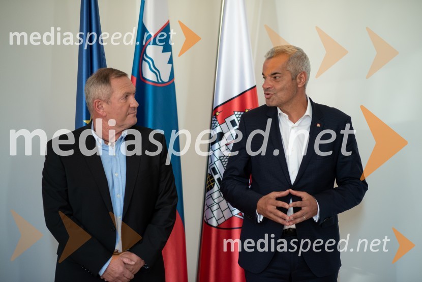  Matjaž Kek, selektor slovenske nogometne reprezentance;  Aleksander Saša Arsenovič, župan, Mestna občina MariborPodelitev Mestnega pečata Maribora Matjažu Keku in prof. dr. Matjažu Vogrinu