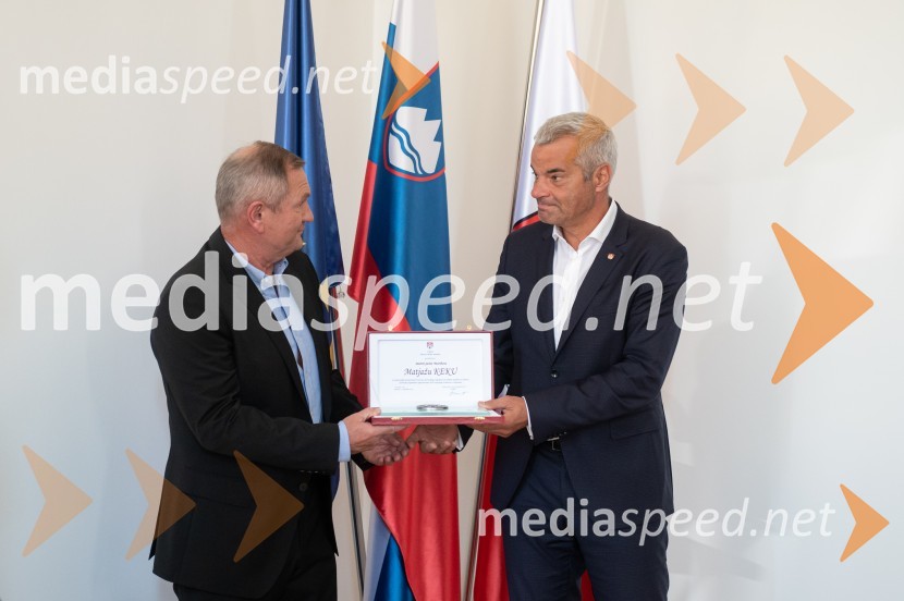  Matjaž Kek, selektor slovenske nogometne reprezentance;  Aleksander Saša Arsenovič, župan, Mestna občina MariborPodelitev Mestnega pečata Maribora Matjažu Keku in prof. dr. Matjažu Vogrinu