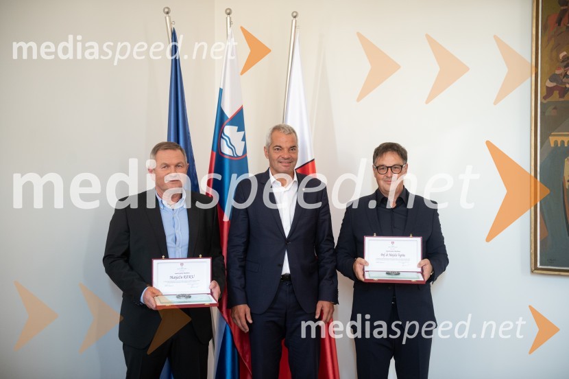  Matjaž Kek, selektor slovenske nogometne reprezentance;  Aleksander Saša Arsenovič, župan, Mestna občina Maribor;  izr. prof. dr.  Matjaž Vogrin, dr. med. specialist ortopedske kirurgije, strokovni direktor UKC Maribor, Predstojnik katedre za ortopedijo na Medicinski fakulteti Univerze v Mariboru, Vodja medicinske službe NK MariborPodelitev Mestnega pečata Maribora Matjažu Keku in prof. dr. Matjažu Vogrinu