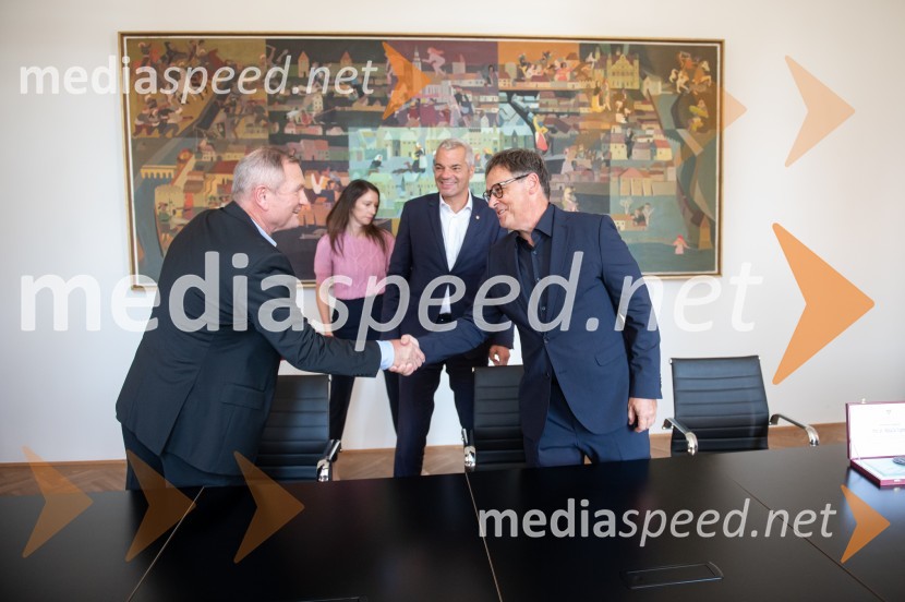  Matjaž Kek, selektor slovenske nogometne reprezentance;  Aleksander Saša Arsenovič, župan, Mestna občina Maribor;  izr. prof. dr.  Matjaž Vogrin, dr. med. specialist ortopedske kirurgije, strokovni direktor UKC Maribor, Predstojnik katedre za ortopedijo na Medicinski fakulteti Univerze v Mariboru, Vodja medicinske službe NK MariborPodelitev Mestnega pečata Maribora Matjažu Keku in prof. dr. Matjažu Vogrinu