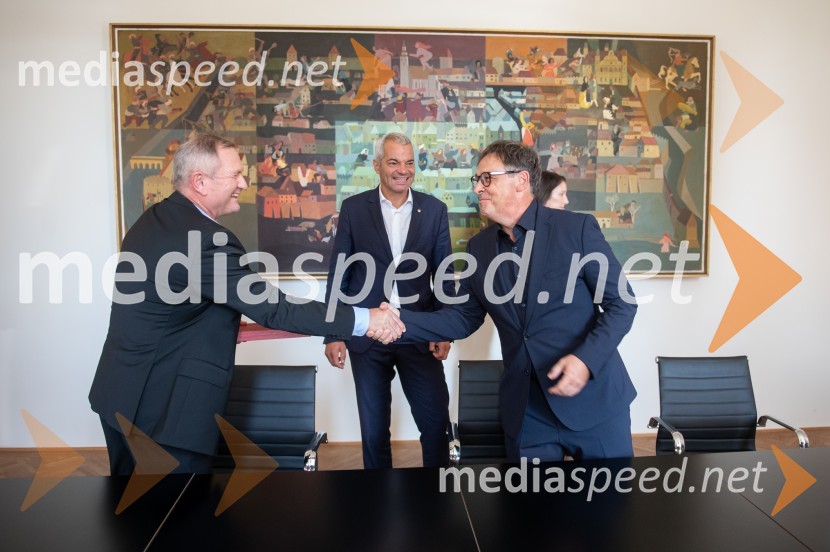  Matjaž Kek, selektor slovenske nogometne reprezentance;  Aleksander Saša Arsenovič, župan, Mestna občina Maribor;  izr. prof. dr.  Matjaž Vogrin, dr. med. specialist ortopedske kirurgije, strokovni direktor UKC Maribor, Predstojnik katedre za ortopedijo na Medicinski fakulteti Univerze v Mariboru, Vodja medicinske službe NK MariborPodelitev Mestnega pečata Maribora Matjažu Keku in prof. dr. Matjažu Vogrinu