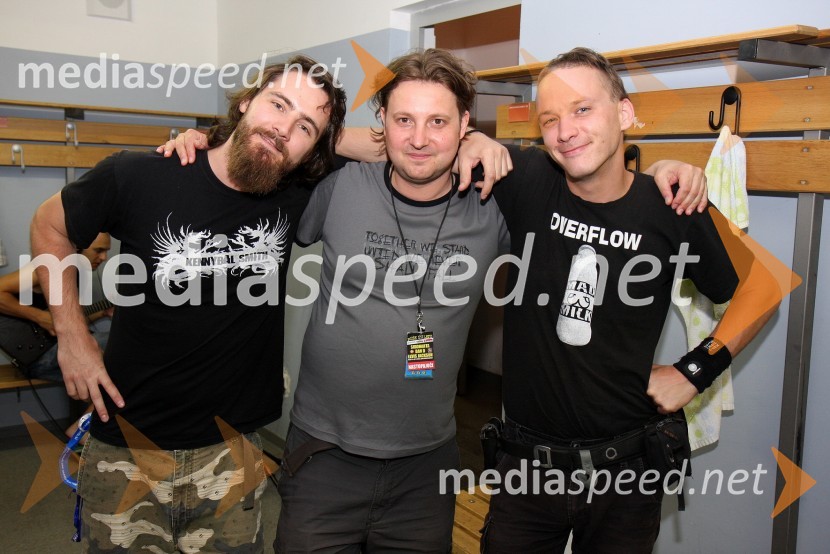 Boštjan Beltram - Berto, kitarist skupine Elvis Jackson, Sandi Maver, menedžer skupine Elvis Jackson in Nenad Mušnjak, vodja odra skupine Elvis JacksonPiše se leto 2009