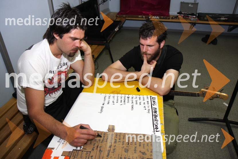 David Kovšca - Buda, pevec skupine Elvis Jackson in Erik Makuc - Slavc, bas kitarist skupine Elvis JacksonPiše se leto 2009