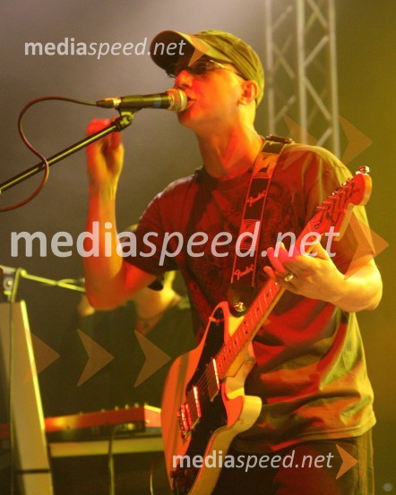 Primož Benko, kitarist in spremljevalni vokalist pri skupini SiddhartaPiše se leto 2009