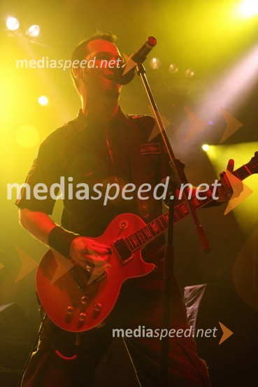 Tomi Meglič, pevec in kitarist skupine SiddhartaPiše se leto 2009