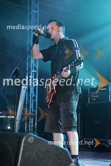 Tomi Meglič, pevec in kitarist skupine SiddhartaPiše se leto 2009