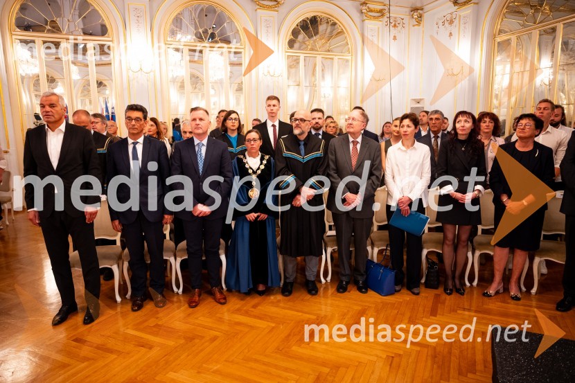  Aleksander Saša Arsenovič, župan, Mestna občina Maribor;  Peter Svetina, varuh človekovih pravic RS; dr. Simon Rečnik, direktor Trdnih izdelkov in član uprave Leka d.d.;  ... ; prof. dr. Dean Korošak,  prorektor za znanstvenoraziskovalno dejavnost Univerze v Mariboru; Sir Gregory Paul Winter, znanstvenik;  ... ; Doc. Dr. Mojca Tancer Verboten, glavni tajnik, Univerza v Mariboru; prof. dr.  Dušica Pahor, Prodekanica za znanstveno-raziskovalno dejavnost, Fakulteta za medicino, Univerza v MariboruDan Univerze v Mariboru 2024