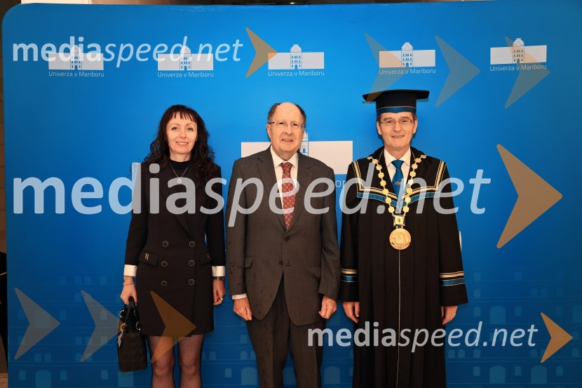 Doc. Dr. Mojca Tancer Verboten, glavni tajnik, Univerza v Mariboru; Sir Gregory Paul Winter, znanstvenik; prof. dr. Zdravko Kačič, rektor Univerze v MariboruDan Univerze v Mariboru 2024