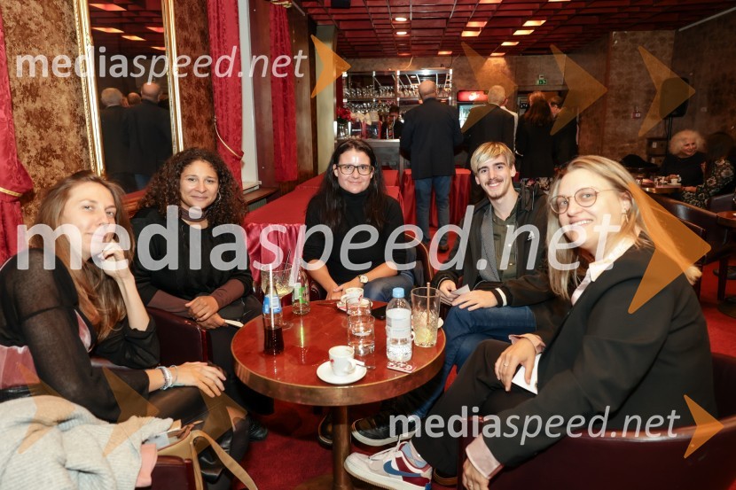  ... ;  Lina Akif, igralka;  ... ;  Tilen Oblak, asistent dramaturginje;  ... Kot vsa svobodna dekleta, premiera Prešernovo gledališče Kranj