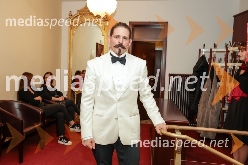  Andrej Vrhovnik, kostumografKot vsa svobodna dekleta, premiera Prešernovo gledališče Kranj