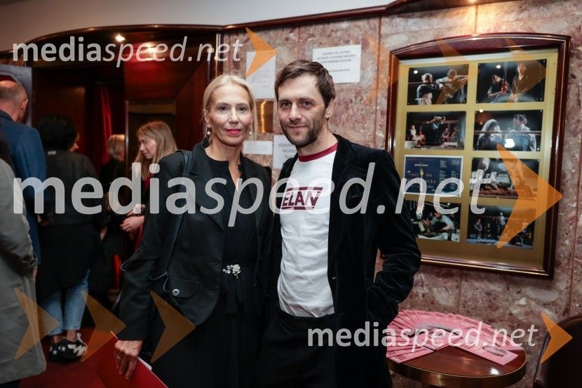  Vilma Štritof, dramaturginja, Radio Slovenija;  Rok Bozovičar, direktor, Prešernovo gledališče Kranj Kot vsa svobodna dekleta, premiera Prešernovo gledališče Kranj