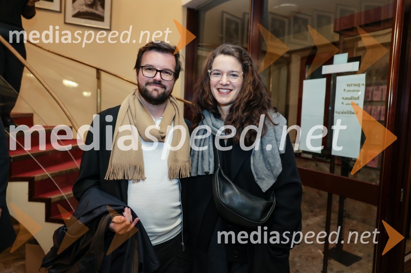  Tin Grabnar, režiser;  Tjaša Črnigoj, režiserkaKot vsa svobodna dekleta, premiera Prešernovo gledališče Kranj