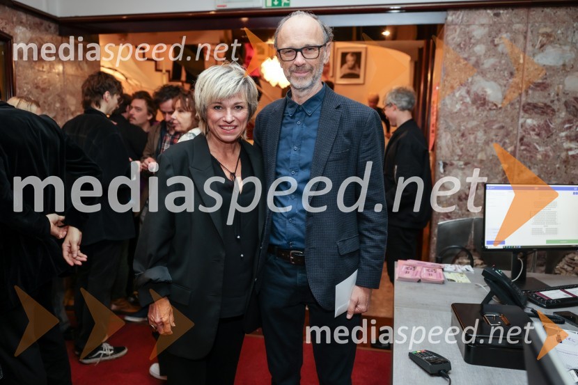  Romana Krajnčan, pevka;  Lojze Krajnčan, dirigent Big Band RTV SlovenijaKot vsa svobodna dekleta, premiera Prešernovo gledališče Kranj