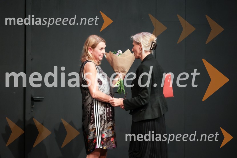  Darja Reichman, igralka;  Vilma Štritof, dramaturginja, Radio SlovenijaKot vsa svobodna dekleta, premiera Prešernovo gledališče Kranj