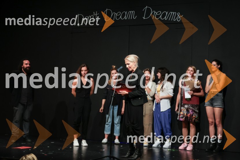  Vilma Štritof, dramaturginja, Radio SlovenijaKot vsa svobodna dekleta, premiera Prešernovo gledališče Kranj