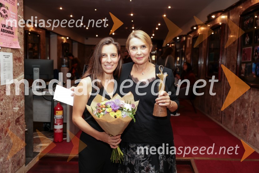  Tina Resman, igralka;  Darja Reichman, igralkaKot vsa svobodna dekleta, premiera Prešernovo gledališče Kranj