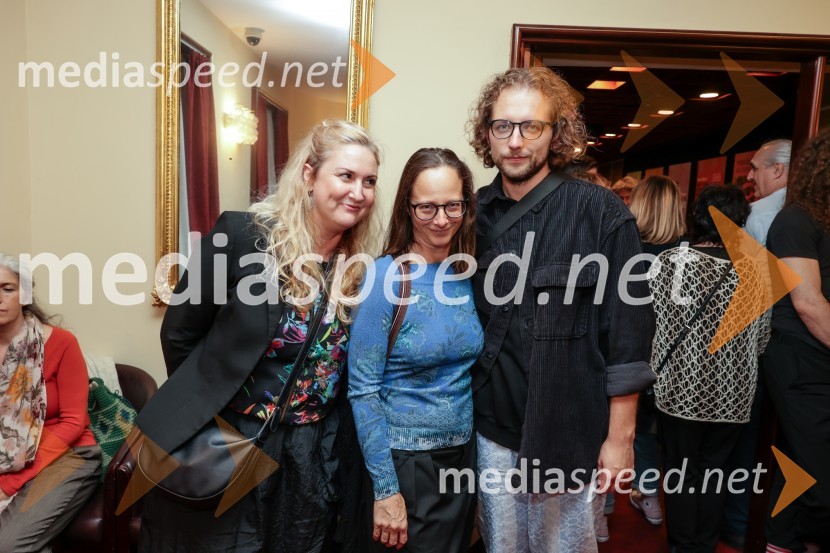  ... ;  ... ;  Jaka Smerkolj Simoneti, dramaturg in kritikKot vsa svobodna dekleta, premiera Prešernovo gledališče Kranj