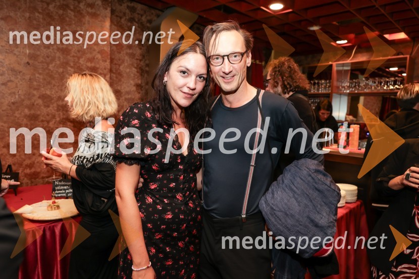  Tamara Avguštin, igralka;  Marko  Mandić, igralecKot vsa svobodna dekleta, premiera Prešernovo gledališče Kranj