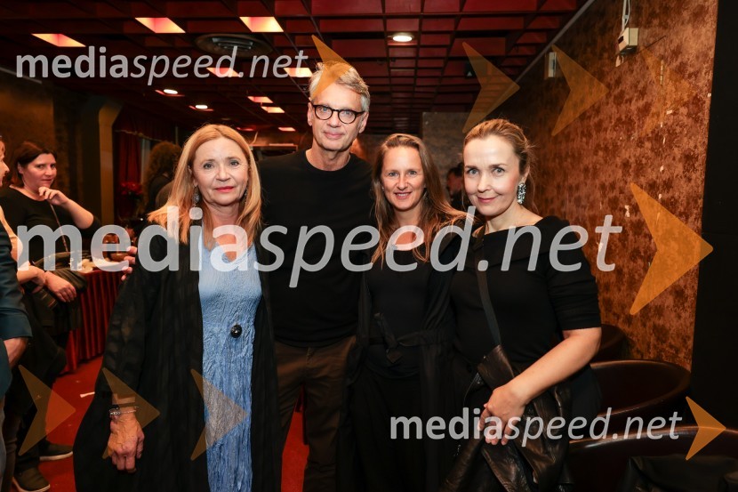  Vesna  Jevnikar, igralka;  Primož Ekart, igralec, režiser;  ... ;  Maja Kunšič, igralkaKot vsa svobodna dekleta, premiera Prešernovo gledališče Kranj