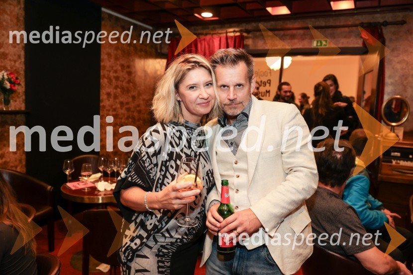  Vesna Pernarčič, igralka;  Aljoša Ternovšek, igralecKot vsa svobodna dekleta, premiera Prešernovo gledališče Kranj