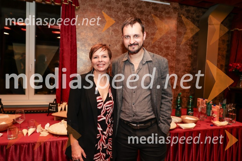  Vesna Slapar, igralka;  Blaž Setnikar, igralecKot vsa svobodna dekleta, premiera Prešernovo gledališče Kranj