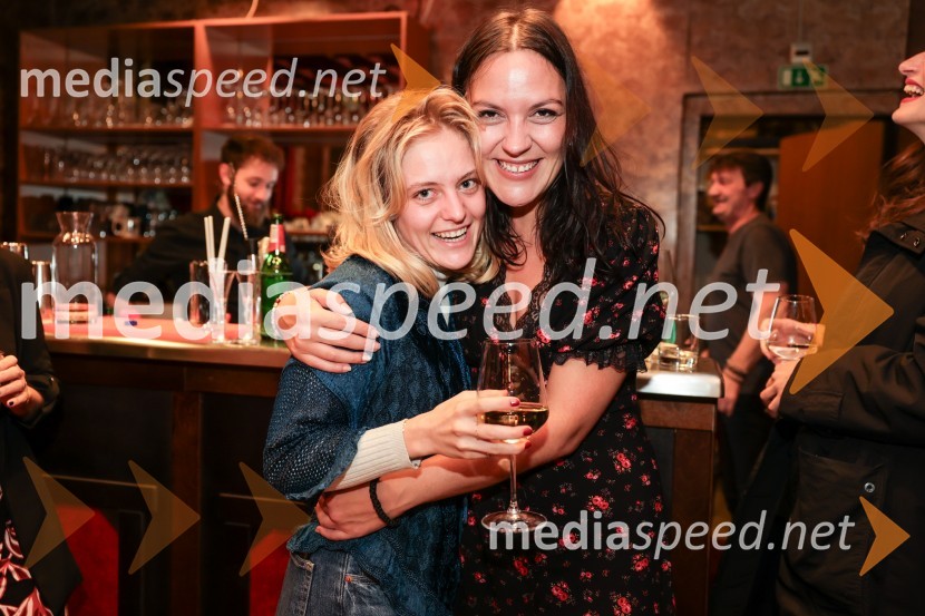  Kaja Petrovič, igralka;  Tamara Avguštin, igralkaKot vsa svobodna dekleta, premiera Prešernovo gledališče Kranj