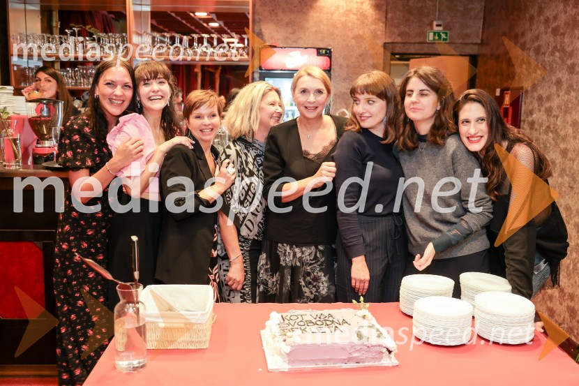  Tamara Avguštin, igralka;  Živa Selan, igralka;  Vesna Slapar, igralka;  Vesna Pernarčič, igralka;  Darja Reichman, igralka;  Mojca Madon, režiserka;  Tanja Šljivar, dramatičarka;  Miranda  Trnjanin, igralkaKot vsa svobodna dekleta, premiera Prešernovo gledališče Kranj