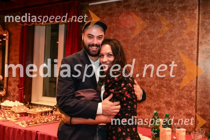  Benjamin Krnetić, igralec;  Tamara Avguštin, igralkaKot vsa svobodna dekleta, premiera Prešernovo gledališče Kranj