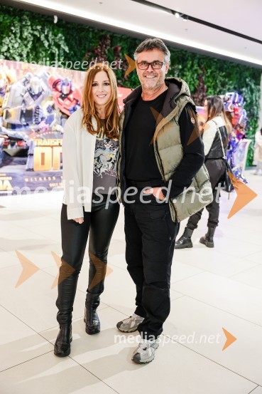  Urška  Majdič, igralka, scenaristka in avtorica glasbe;  Jernej Kuntner, igralecPremiera Transformerji Ena v Cineplexx Ljubljana