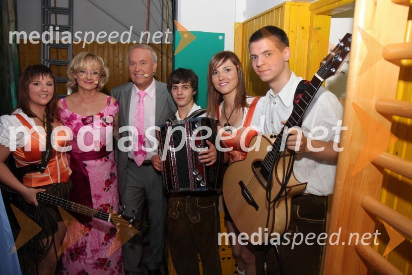 Člani ansambla Čar, Janez Toplak in Ida Baš, povezovalca prireditveFestival Vurberk 2009