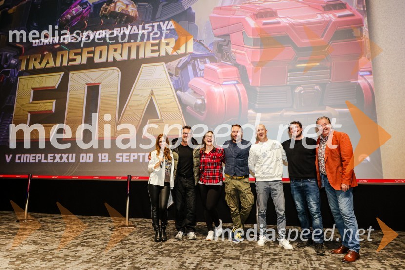  Urška  Majdič, igralka, scenaristka in avtorica glasbe;  Jernej Kuntner, igralec;  Eva Godina, Radio 1;  Rok Kunaver, igralec;  Matevž Müller, igralec;  Žiga Bunič, igralec;  Marjan Bunič, pevec, voditelj, Radio OgnjiščePremiera Transformerji Ena v Cineplexx Ljubljana