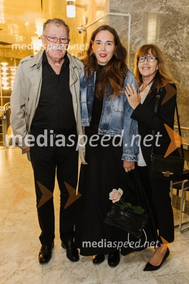  ... ;  Nina Šorak, dramaturginja in režiserka;  ... 64, premiera drame na odru SNG Nova Gorica