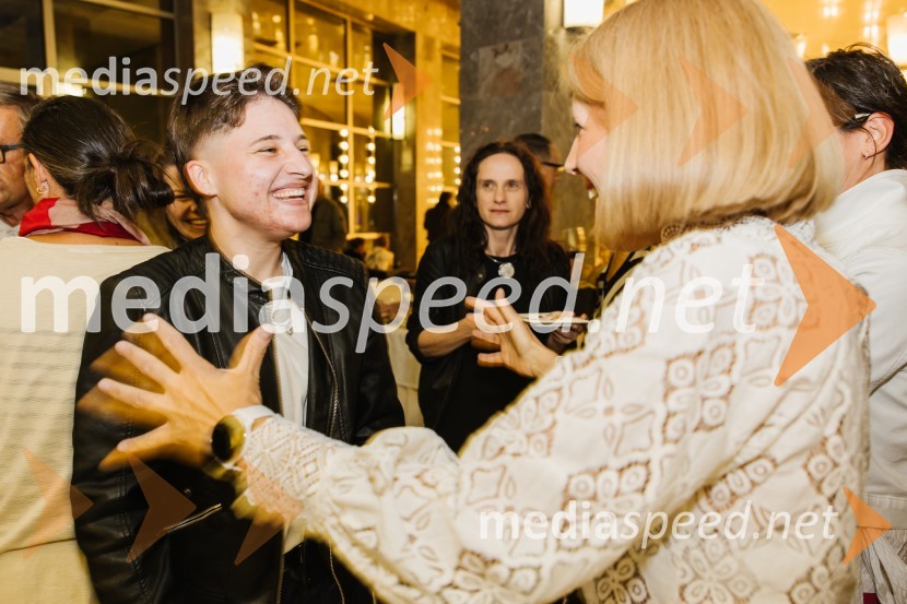  Brigita Gregorič;  Metka Sulič, vodja odnosov z javnostjo, SNG Nova Gorica64, premiera drame na odru SNG Nova Gorica