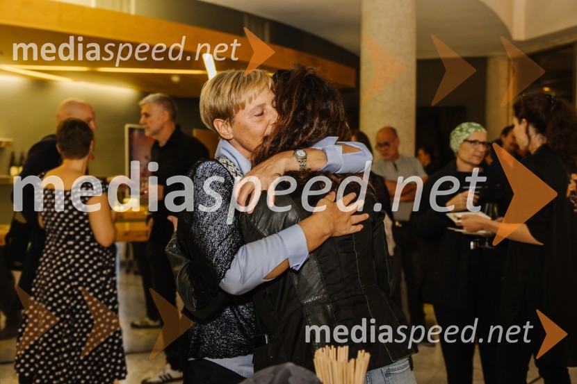  Adrijana  Kenda, računovodkinja, SNG Nova Gorica;  Urška Taufer, igralka64, premiera drame na odru SNG Nova Gorica