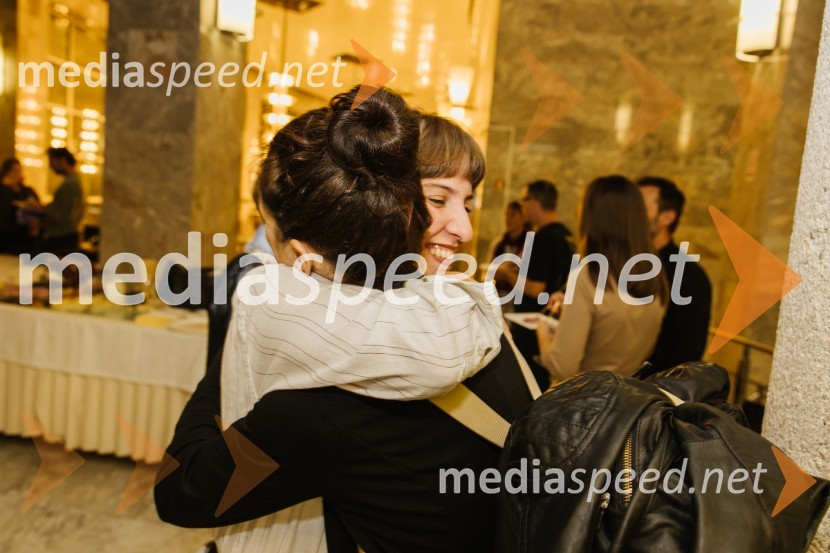  Mojca Madon, režiserka;  Nika Rozman, igralka64, premiera drame na odru SNG Nova Gorica