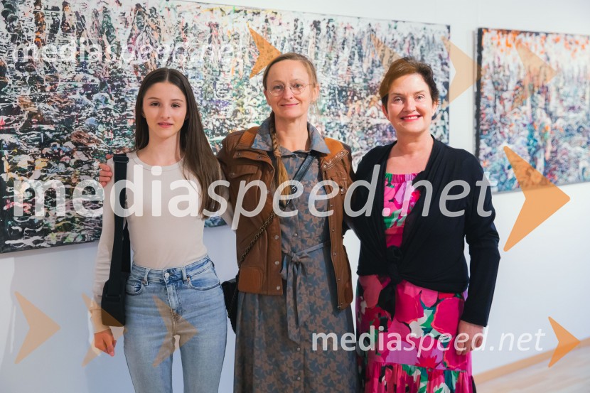  ... ;  Anja Jerčič Jakob, umetnica;  Petra  Bizilj Silva, kustosinja Generali galerijeOdprtje razstave z naslovom Obrobja slikarke Anje Jerčič Jakob, Generali Galerija