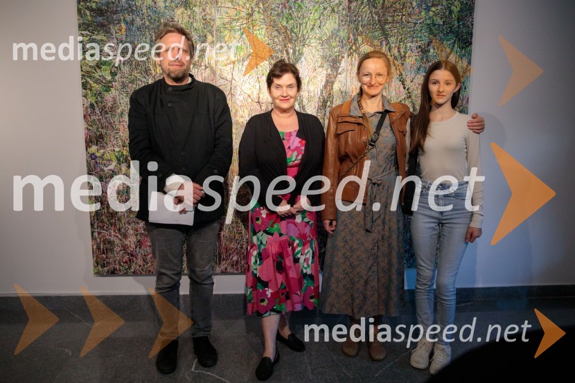  Miklavž Komelj, pesnik, prevajalec, umetnostni zgodovinar;  Petra  Bizilj Silva, kustosinja Generali galerije;  Anja Jerčič Jakob, umetnica;  ... Odprtje razstave z naslovom Obrobja slikarke Anje Jerčič Jakob, Generali Galerija