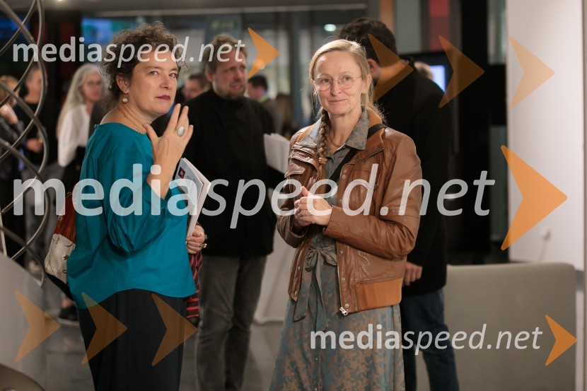  Mojca Zlokarnik, predsednica Društva likovnih umetnikov Ljubljana;  Anja Jerčič Jakob, umetnicaOdprtje razstave z naslovom Obrobja slikarke Anje Jerčič Jakob, Generali Galerija